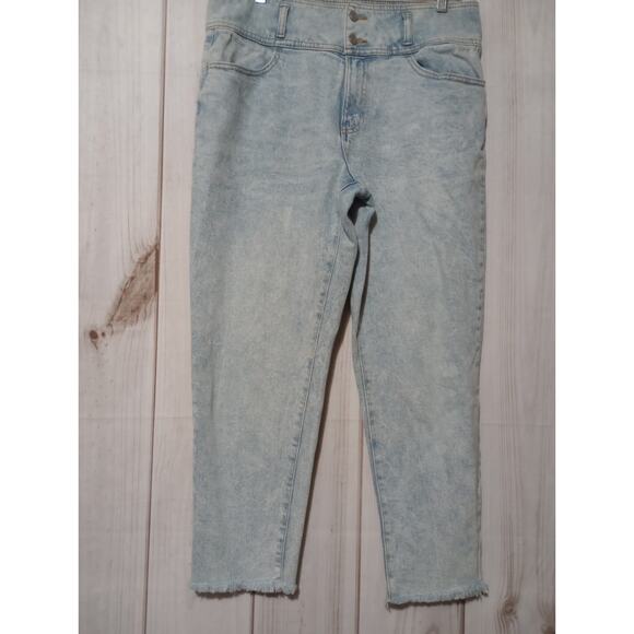 SO Jeans Ladies 15 High Rise Mom‎ Jeans Raw Hem Light Wash - Picture 1 of 7